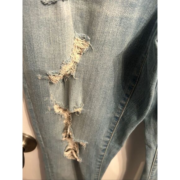 Universal thread light washed ripped jeans size 4/27 - Picture 3 of 5
